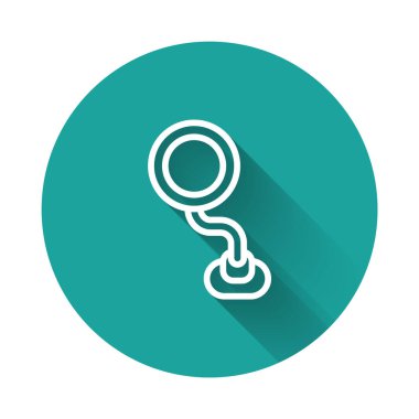 Beyaz çizgi trafik levhası. Sinyal direği simgesi uzun gölge arkaplanı ile izole edildi. İşaretçi sembolü. İzole sokak bilgi levhası. Yön tabelası. Yeşil daire düğmesi. Vektör