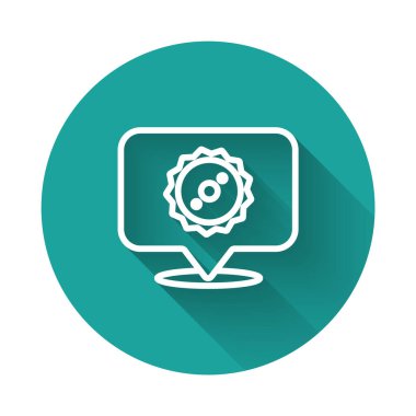 Beyaz çizgili, uzun gölgeli testere bıçak ikonu. Testere tekerleği. Yeşil daire düğmesi. Vektör