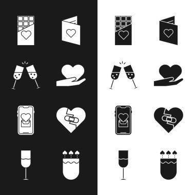 Elinde set heart, bir kadeh şampanya, çikolatalı bar, kalbi olan sevgililer günü broşürü, cep telefonu, kırılmış titrek oklar ve cam ikon. Vektör