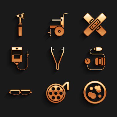 Tıbbi cımbız, ameliyat lambası, bakterili Petri kabı, tansiyon, güvenlik gözlüğü gözlüğü, serum torbası, bandaj bandı ve otoskop alet ikonu hazırlayın. Vektör