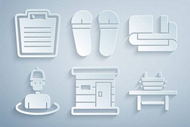 Sauna ahşap hamam, havlu yığını, saunadaki adam, kovalı bank, terlik ve banyo terlikleri. Vektör