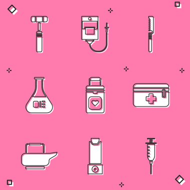 Nöroloji refleks çekicini, serum torbasını, testere, tüp ve matarayı, organ kabını, ilk yardım çantasını, yatak lazımlığını ve solunum cihazını ayarlayın. Vektör