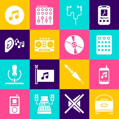 Stereo hoparlör, müzik çalar, davul makinesi, hava kulaklıkları, DJ uzaktan kumandalı ve karışık müzik, Kulak dinle ses sinyali, nota, ton ve DVD disk simgesi. Vektör