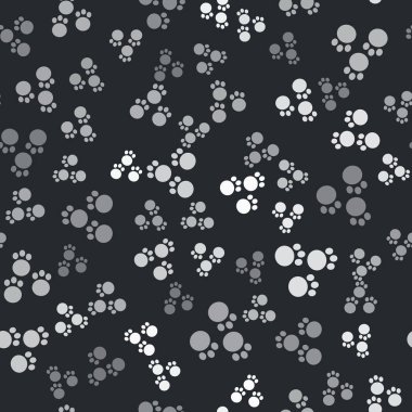 Gri Paw iz simgesi siyah arkaplanda izole edilmiş kusursuz desen. Köpek ya da kedi pençesi izi. Hayvan izleri. Vektör