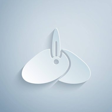 Kağıt, gri arka planda tüy ikonu olan başlık kesimi Hint sarığı. Kağıt sanatı tarzı. Vektör