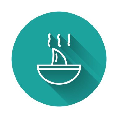 Uzun gölgeli beyaz çizgi köpek balığı yüzgeci çorba ikonu. Yeşil daire düğmesi. Vektör.