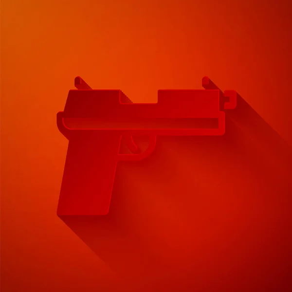 Pistola de corte de papel o pistola icono aislado sobre fondo rojo. Pistola policial o militar. Arma pequeña. Estilo de arte de papel. Vector — Archivo Imágenes Vectoriales