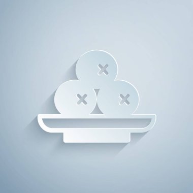 Kağıt kesiği, gri arka planda izole edilmiş, zeytin tabağı simgesi. Kağıt sanatı tarzı. Vektör