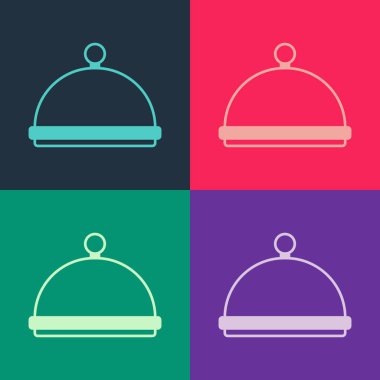 Renkli arka planda izole edilmiş bir tepsi yemek ikonu ile kaplı Pop Art. Tepsi ve kapak işareti. Kapaklı bir restoran saati. Mutfak eşyaları sembolü. Vektör