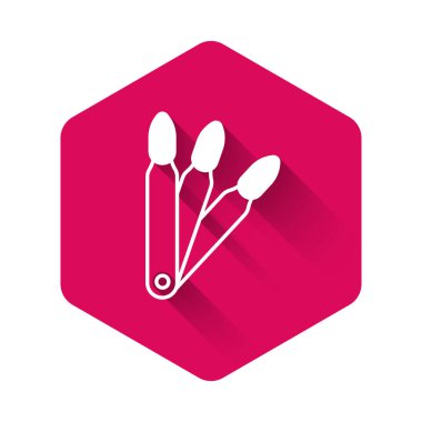 Manikür simgesi için uzun gölgeli beyaz tırnak seti. Tırnak eklentisi için vernik renk paleti. Yapay tırnaklar. Pembe altıgen düğmesi. Vektör