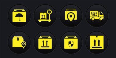 Konumu karton kutu, ücretsiz dağıtım servisi, karton trafik, teslimat güvenlik kalkanı, ölçek ve paket şemsiye simgesi ile ayarlayın. Vektör