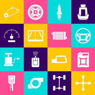 İngiliz anahtarını ayarlayın, benzin için teneke kutu, direksiyon simidi, araba bujisi, haritalı GPS cihazı, hız göstergesi, emniyet kemeri kiti ve radyatör soğutma sistemi simgesi. Vektör