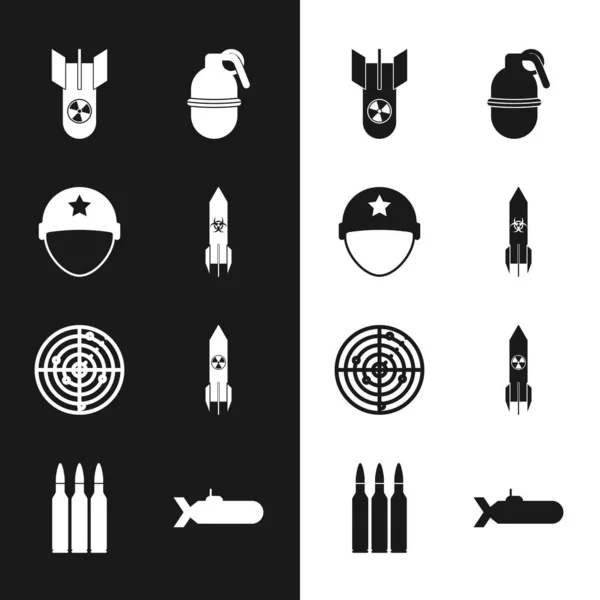 Conjunto de cohetes de riesgo biológico, casco militar, bomba nuclear, granada de mano, radar con objetivos, submarino y bala icono. Vector — Archivo Imágenes Vectoriales