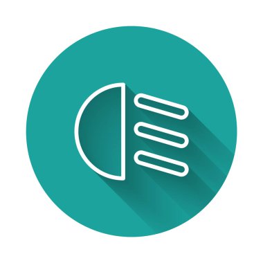 Beyaz çizgi Yüksek ışın simgesi uzun gölgeli izole edilmiş. Araba farları. Yeşil daire düğmesi. Vektör.