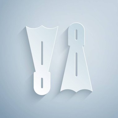 Kağıt kesiği, gri arka planda izole edilmiş yüzme ikonu için plastik yüzgeçler. Dalış ekipmanları. Olağanüstü bir spor. Su altı ekipmanları. Kağıt sanatı tarzı. Vektör