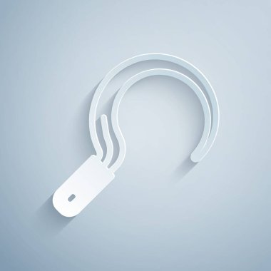 Kağıt kesiği simgesi gri arkaplanda izole edilmiş. Kanca işaretini topluyorum. Kağıt sanatı tarzı. Vektör