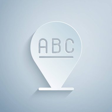 Kağıt kesiği Alfabe simgesi gri arkaplanda izole edildi. Kağıt sanatı tarzı. Vektör