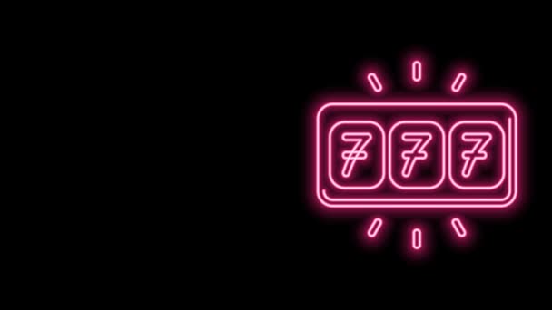 Светящийся неоновый игровой автомат с счастливым значком "Семь джекпотов", выделенный на черном фоне. Видеографическая анимация 4K — стоковое видео