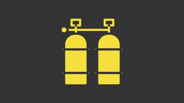 Žlutá ikona Aqualung izolovaná na šedém pozadí. Kyslíková nádrž pro potápěče. Potápěčské vybavení. Extrémní sport. Potápěčské vybavení. Grafická animace pohybu videa 4K — Stock video
