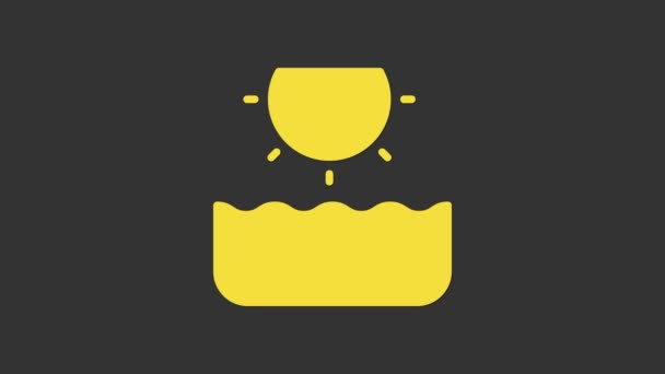 Icono amarillo del sol aislado sobre fondo gris. Animación gráfica de vídeo 4K — Vídeos de Stock
