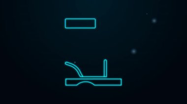 Parlayan neon hattı su geçirmez lastik bot simgesi siyah arkaplanda izole edildi. Yağmurlu hava, balıkçılık, bahçe işleri için çizme. 4K Video hareketli grafik canlandırması