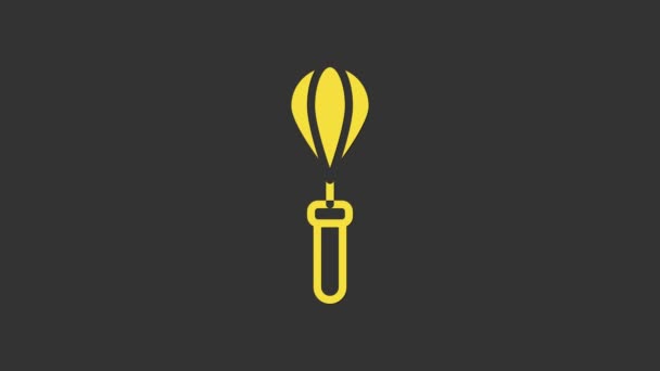 Yellow Kitchen whisk icon isolated on grey background. Cooking utensil, egg beater. Cutlery sign. Food mix symbol. 4K Video motion graphic animation — Stock Video