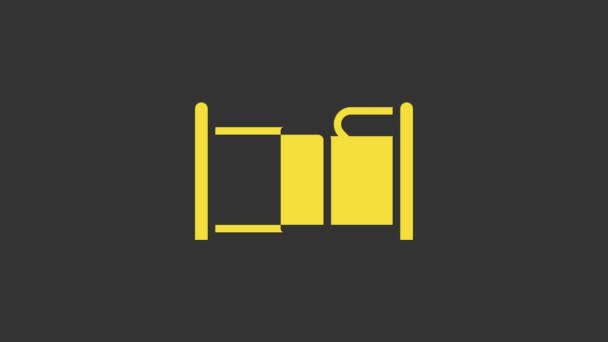 Ícone de cama amarelo isolado no fundo cinza. Animação gráfica em movimento de vídeo 4K — Vídeo de Stock