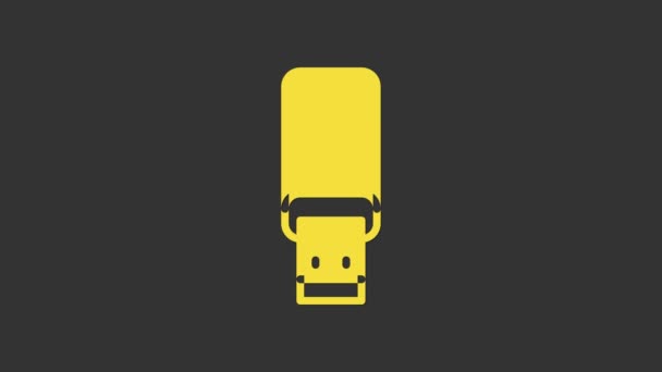 Icono amarillo de la unidad flash USB aislado sobre fondo gris. Animación gráfica de vídeo 4K — Vídeos de Stock