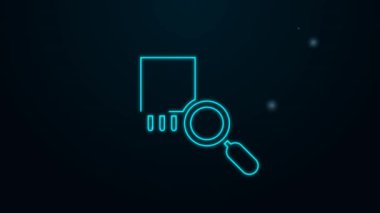 Siyah arkaplanda izole edilmiş mikro devreli parlayan neon hattı Bilgisayar işlemcisi. Devre kartlı çip ya da işlemci. Mikro işlemci. 4K Video hareketli grafik canlandırması