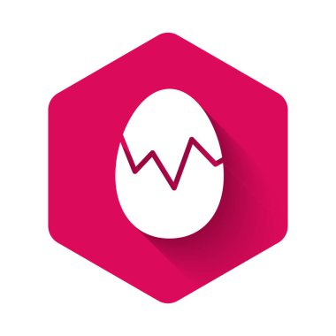 Kırık yumurta ikonu uzun gölge arkaplanı ile izole edilmiş. Mutlu Paskalyalar. Pembe altıgen düğmesi. Vektör.