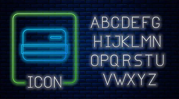 发光的霓虹灯信用卡图标隔离在砖墙背景 网上支付 提取现金 金融业务 买东西的标志霓虹灯光标 — 图库矢量图片