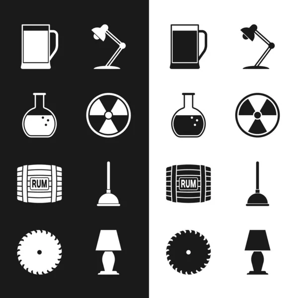 Set Radioactif, Tube à essai et flacon, Verre de bière, Lampe de table, Corps en bois avec icône de piston en caoutchouc et rhum. Vecteur — Image vectorielle