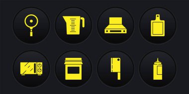 Mikrodalga fırını, kesme tahtası, reçel kavanozu, et helikopteri, mutfak vantilatörü, ölçü kabı, sos şişesi ve kızartma tavası ikonu hazırlayın. Vektör