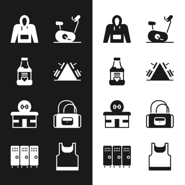 Set Perchero metálico con peso, Vitaminas, Sudadera con capucha, Bicicleta estática, Gimnasio, Bolsa deportiva, Camiseta sin mangas e icono de vestuario. Vector — Vector de stock