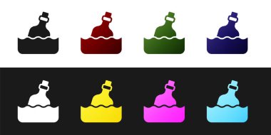 Siyah ve beyaz arka planda izole edilmiş su ikonunda bir mesaj olan cam şişeyi ayarla. Şişedeki mektup. Korsanların sembolü. Vektör