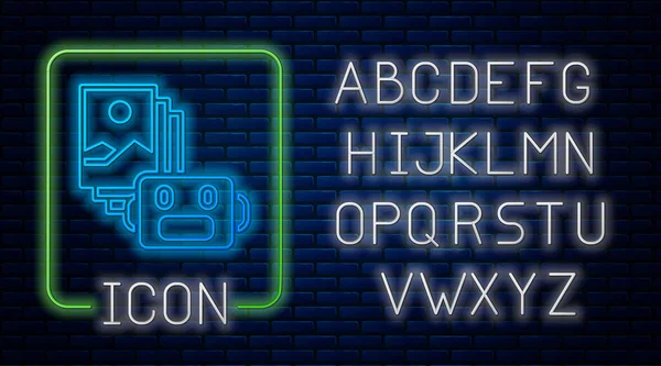 Brillante neón Icono de robot de inteligencia artificial aislado sobre fondo de pared de ladrillo. Aprendizaje automático, computación en nube. Alfabeto de luz de neón. Vector — Vector de stock