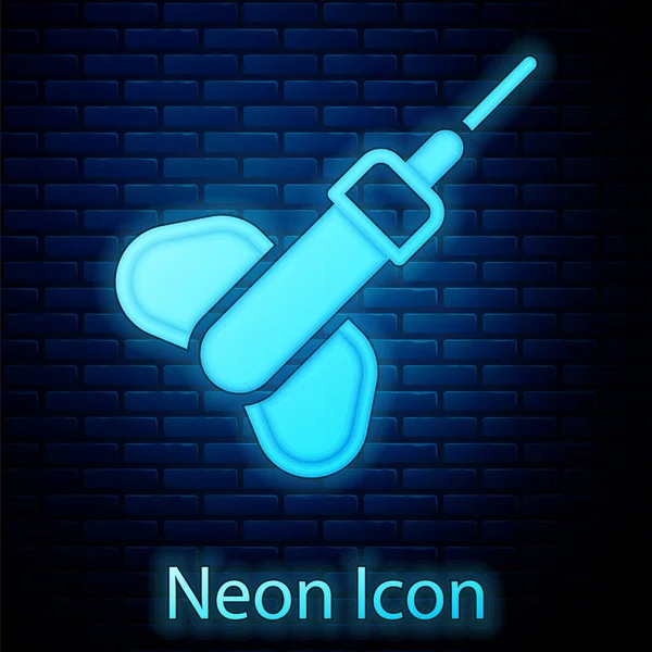 Ragyogó neon Dart nyíl ikon elszigetelt téglafal háttér. Vektor — Stock Vector