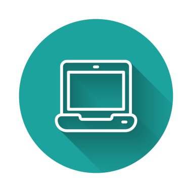 Beyaz çizgi dizüstü bilgisayar simgesi uzun gölge arkaplanı ile izole edildi. Boş ekran işaretli bilgisayar defteri. Yeşil daire düğmesi. Vektör