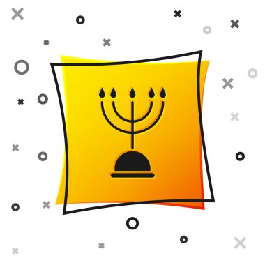 Beyaz arkaplanda siyah Hanuka menorası simgesi var. Geleneksel Hanuka sembolü. Tatil dini, Yahudi Işık Festivali. Sarı kare düğme. Vektör İllüstrasyonu