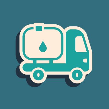 Yeşil yakıt tankeri ikonu yeşil arka planda izole edildi. Benzin tankeri. Uzun gölge tarzı. Vektör