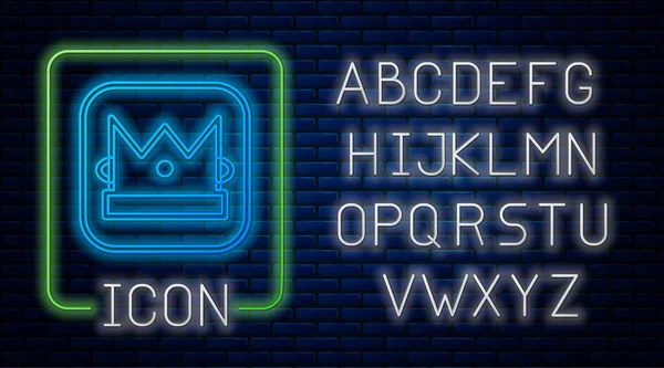 Gloeiende neon King speelkaart pictogram geïsoleerd op bakstenen muur achtergrond. Casino gokken. Neon licht alfabet. Vector — Stockvector