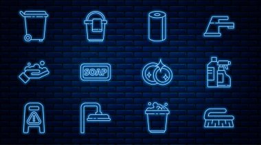 Temizlik için sıra fırçası, şişe acentesi, kağıt havlu rulosu, sabun, el yıkama, çöp tenekesi, bulaşık makinesi ve kova bezi ikonu. Vektör