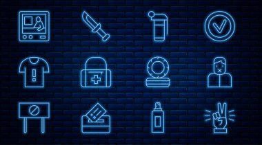 El, iki parmağını, konuşma özgürlüğünü, el bombasını, ilk yardım çantasını, tişört protestosunu, televizyon raporunu, yanan lastikleri ve askeri bıçak ikonunu gösteriyor. Vektör