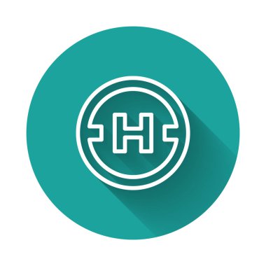Beyaz çizgi helikopter iniş pisti simgesi uzun gölge arkaplanı ile izole edildi. Helikopter pisti, alan, platform, H harfi. Yeşil daire düğmesi. Vektör
