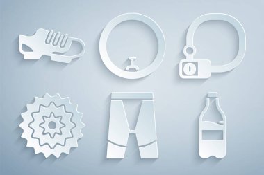 Bisiklet şortu, bisiklet kilidi, kaset, su, tekerlek ve ayakkabı ikonlu spor şişesi. Vektör