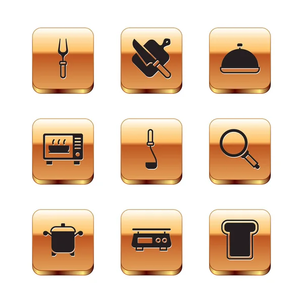 Set Tenedor de barbacoa, olla de cocción, básculas electrónicas, cucharón de cocina, horno microondas, cubierto con bandeja de alimentos, pan tostado y tabla de cortar y cuchillo icono. Vector — Vector de stock