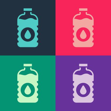 Renkli arka planda izole edilmiş bir şişe su ikonu. Soda su içme tabelası. Vektör.