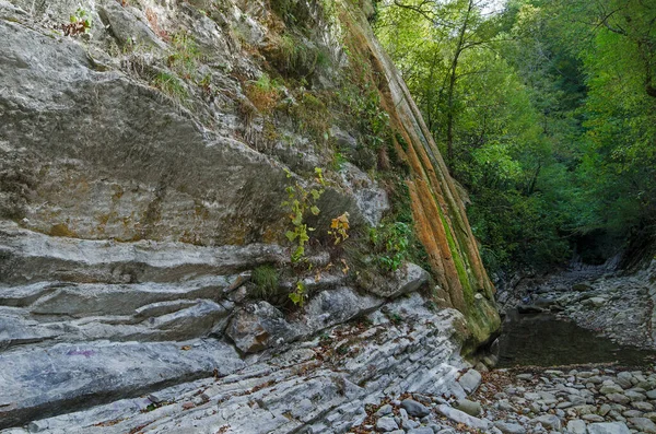 ラザレフスコエ付近のコーカサス山脈の峡谷 — ストック写真