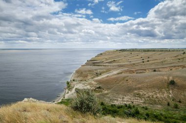 Saratov bölgesinde Volga 'nın kıyılarında Steppe ve vadiler