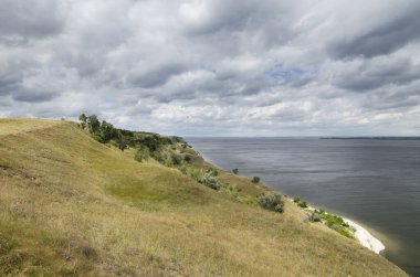 Saratov bölgesinde Volga 'nın kıyılarında Steppe ve vadiler